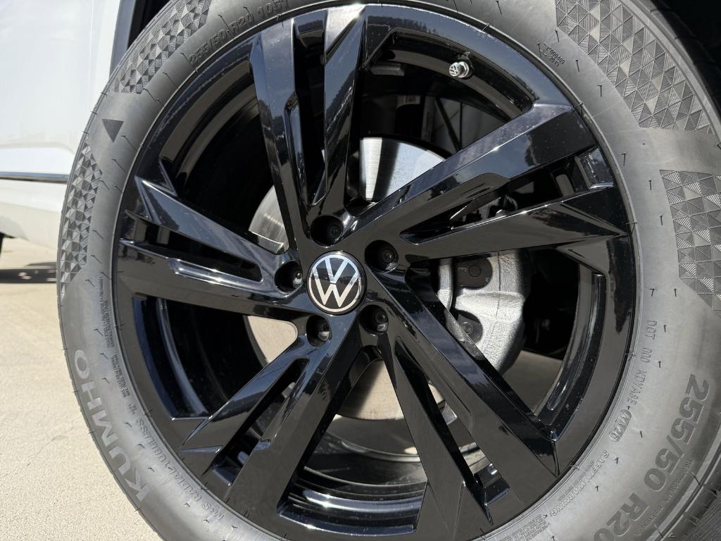 new 2026 Volkswagen Atlas Cross Sport car, priced at $49,697