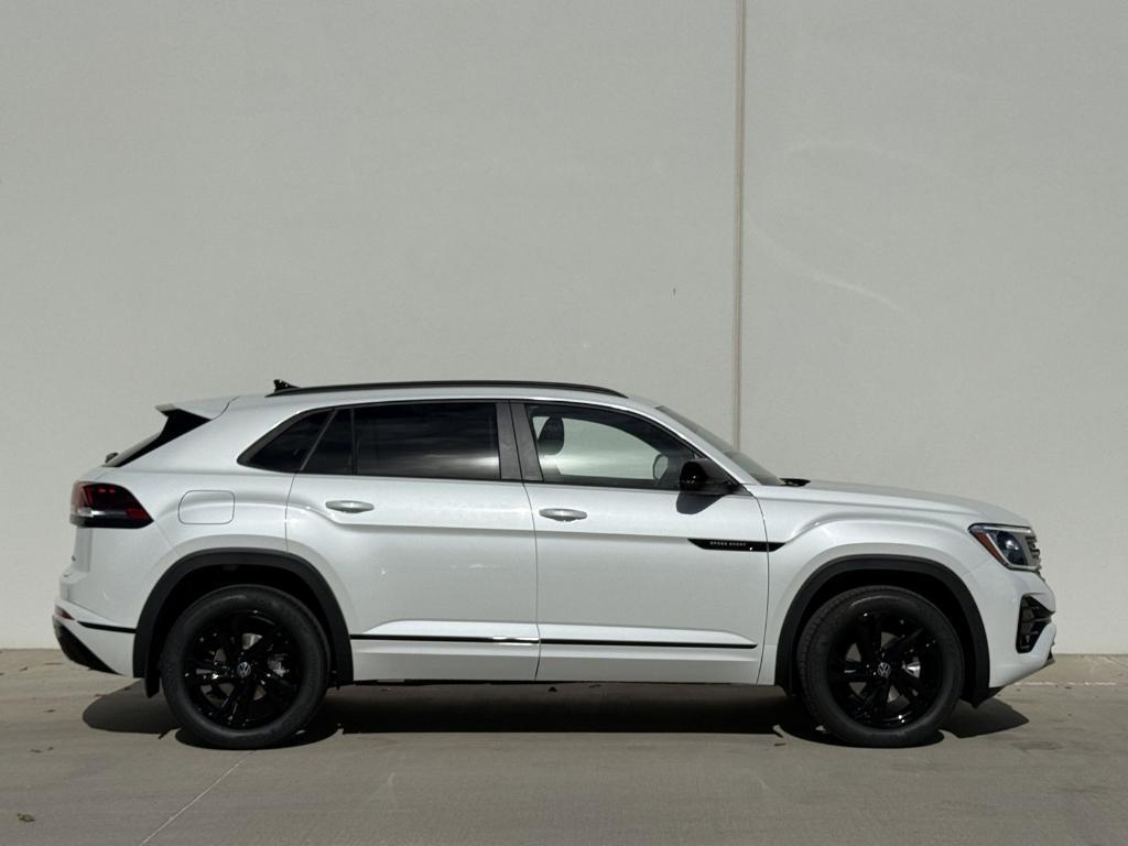 new 2026 Volkswagen Atlas Cross Sport car, priced at $49,697