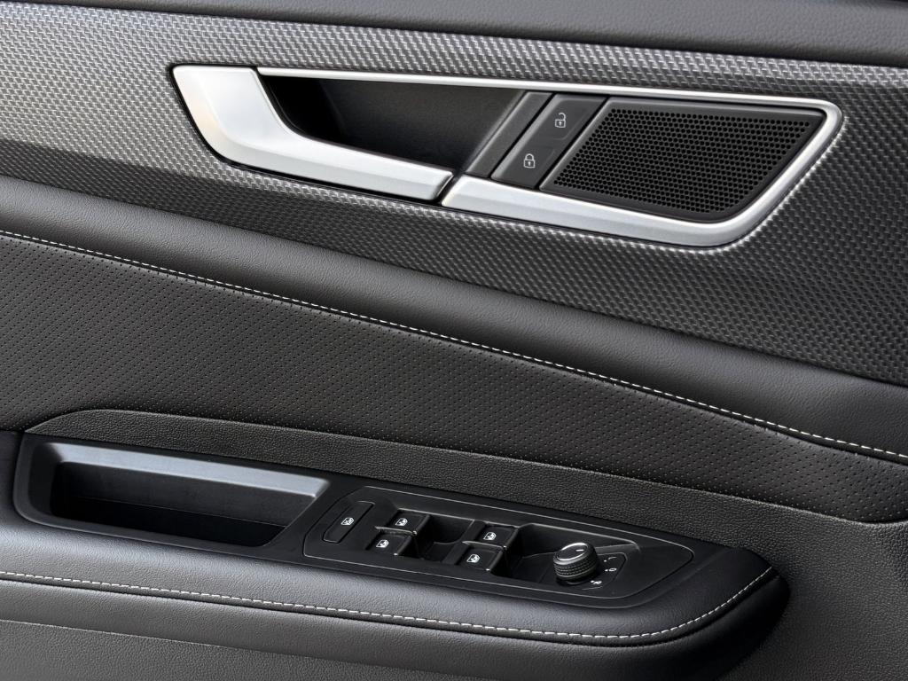 new 2026 Volkswagen Atlas Cross Sport car, priced at $49,697