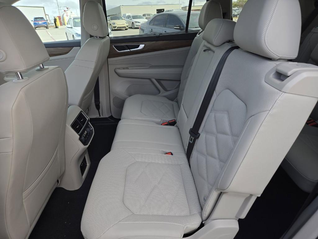 new 2025 Volkswagen Atlas car, priced at $34,317