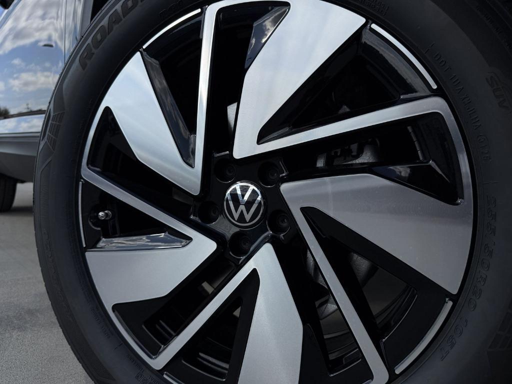 new 2026 Volkswagen Atlas car, priced at $43,174