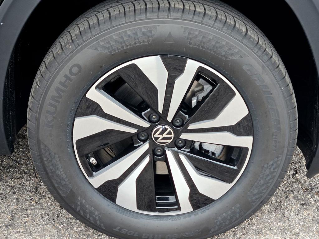 new 2026 Volkswagen Atlas car, priced at $38,198