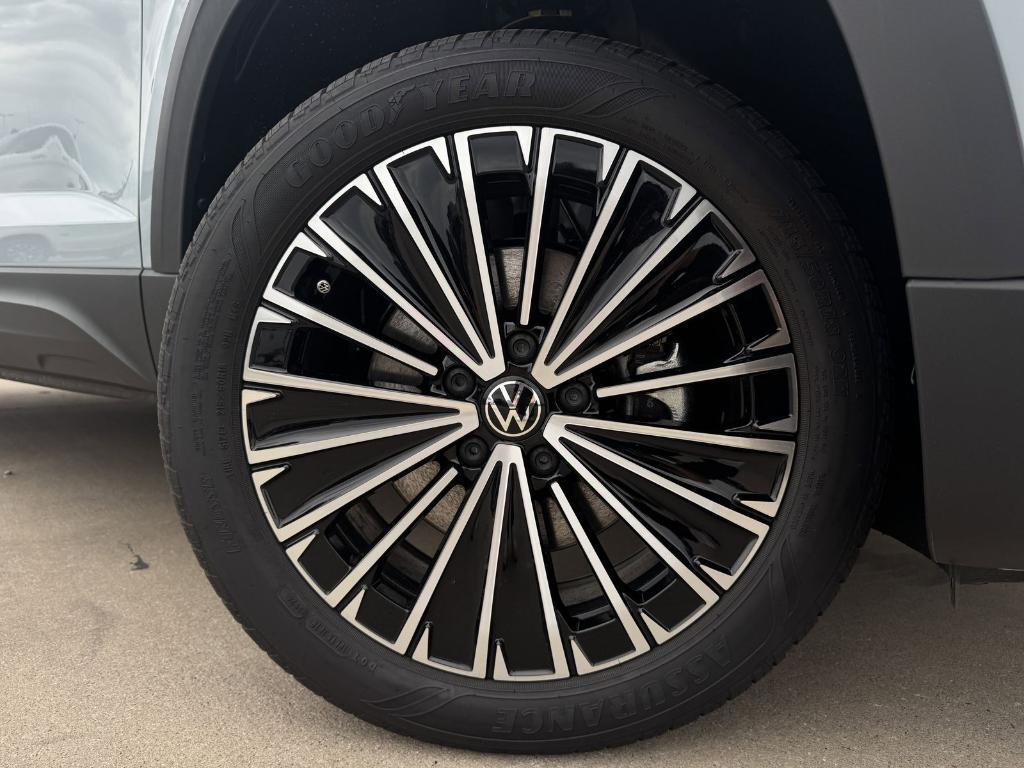 new 2026 Volkswagen Taos car, priced at $28,996