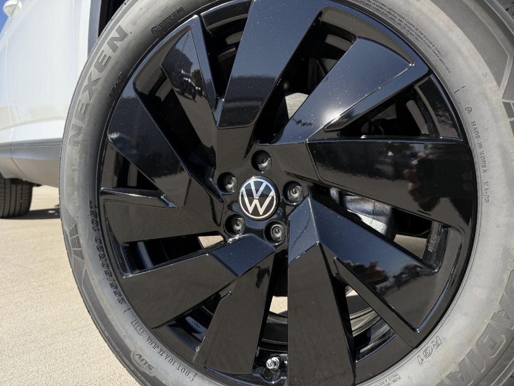 new 2026 Volkswagen Atlas car, priced at $41,283