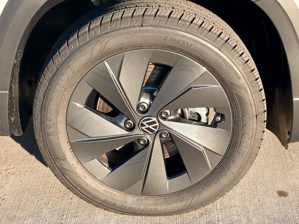 new 2026 Volkswagen Taos car, priced at $25,596