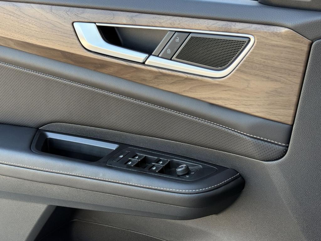 new 2026 Volkswagen Atlas car, priced at $38,626