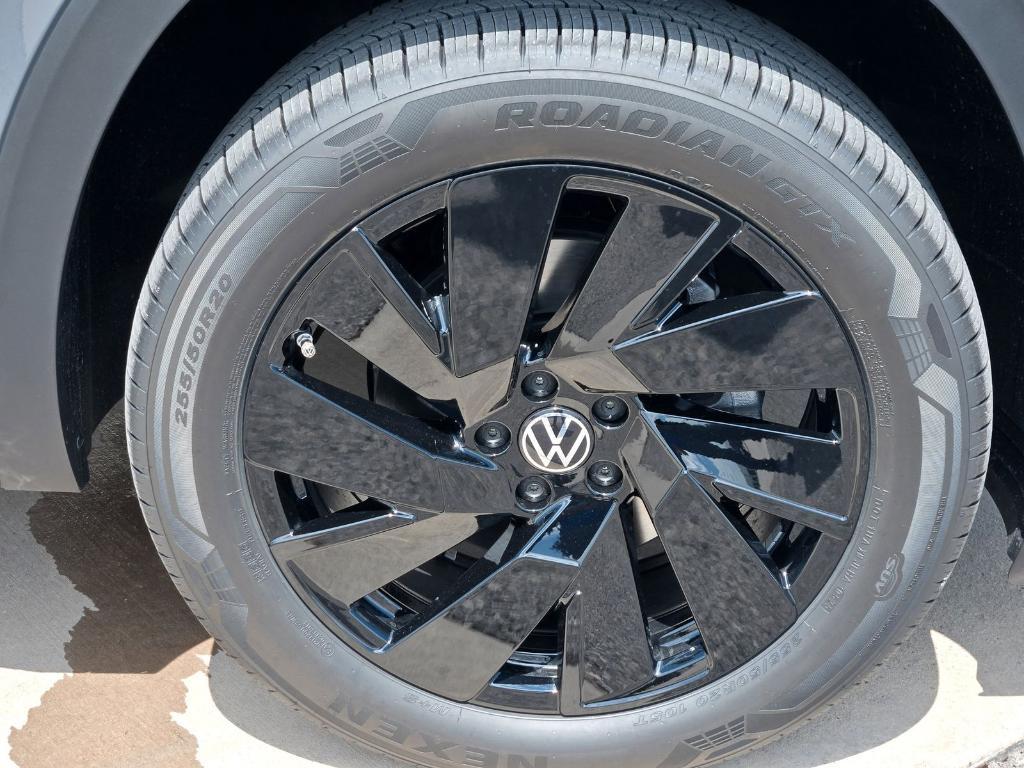 new 2026 Volkswagen Atlas Cross Sport car, priced at $41,293