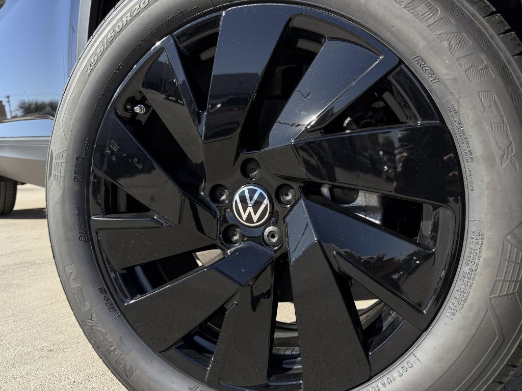 new 2026 Volkswagen Atlas car, priced at $40,605