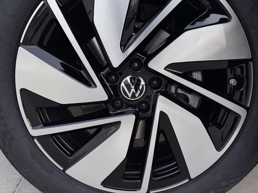 new 2026 Volkswagen Atlas car, priced at $43,361