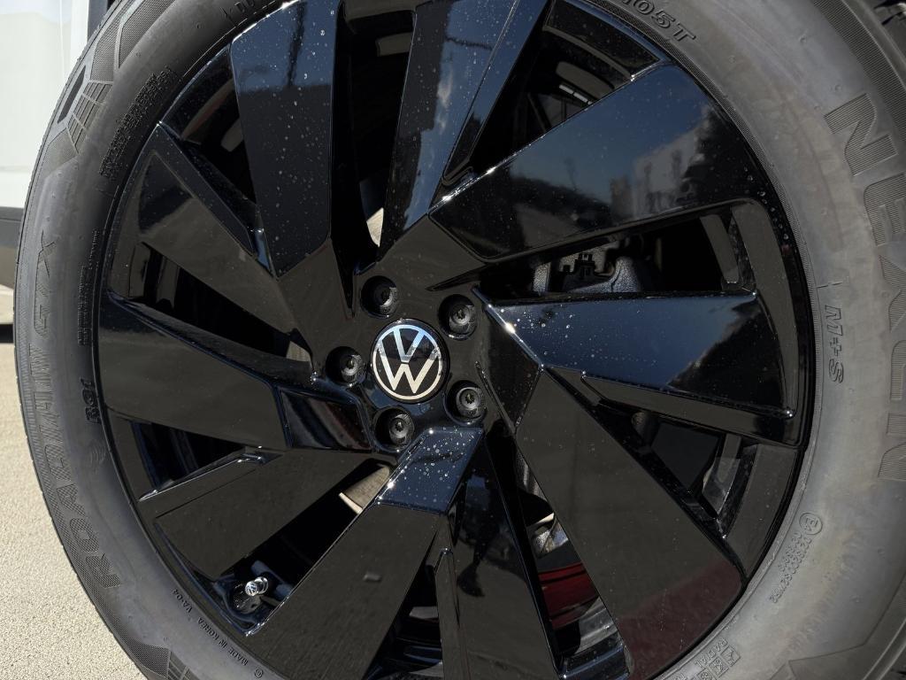 new 2026 Volkswagen Atlas Cross Sport car, priced at $41,486