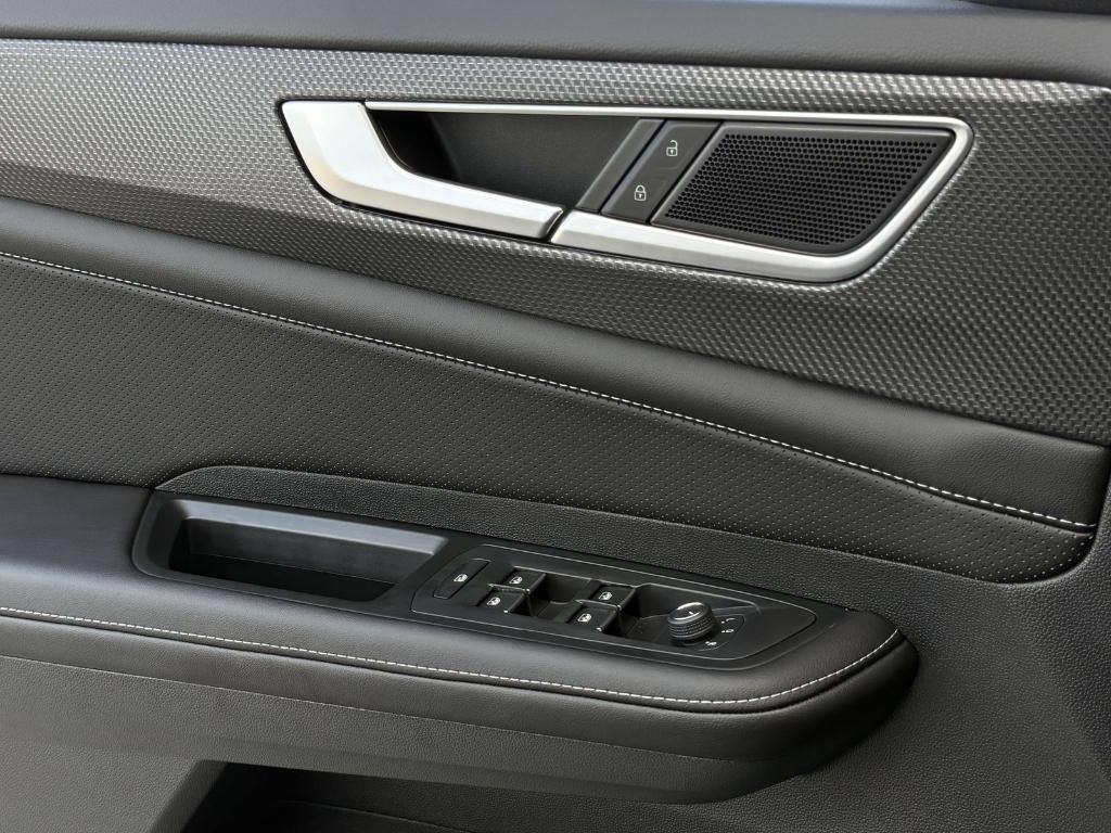 new 2026 Volkswagen Atlas Cross Sport car, priced at $49,301