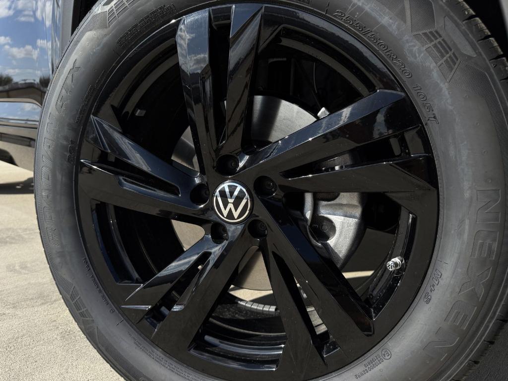 new 2026 Volkswagen Atlas Cross Sport car, priced at $49,301