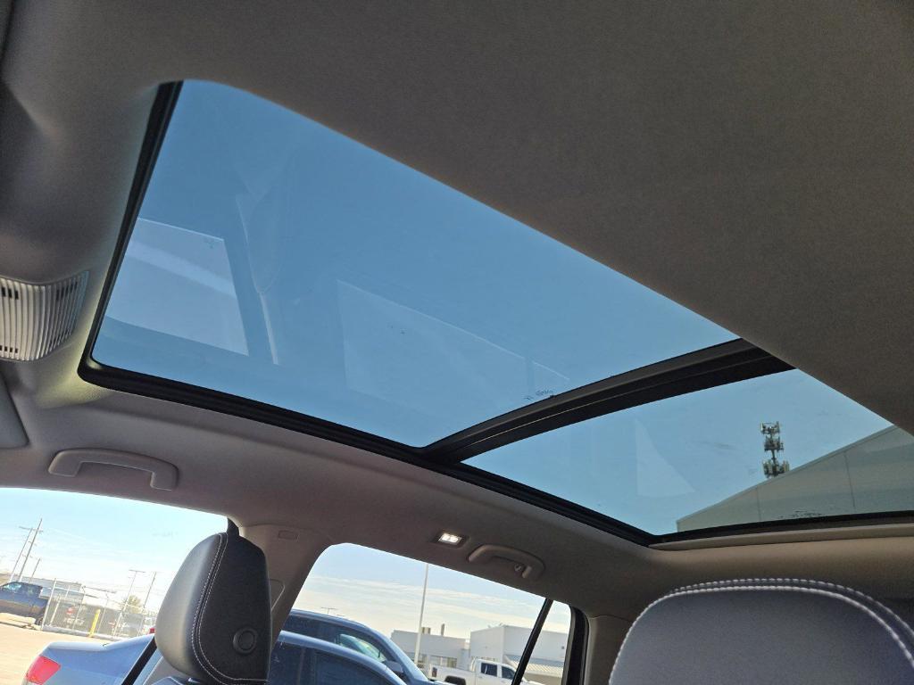 new 2025 Volkswagen Atlas car, priced at $36,038