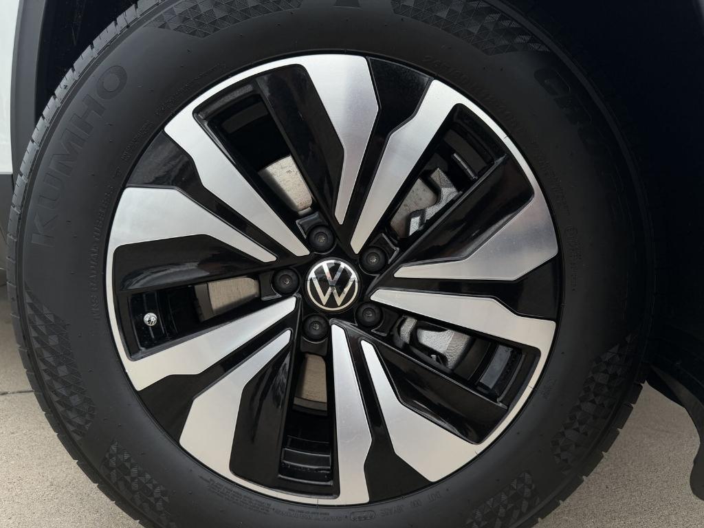 new 2026 Volkswagen Atlas car, priced at $35,551