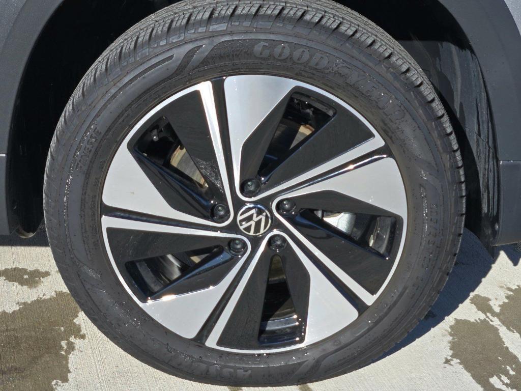 new 2024 Volkswagen Taos car, priced at $25,064