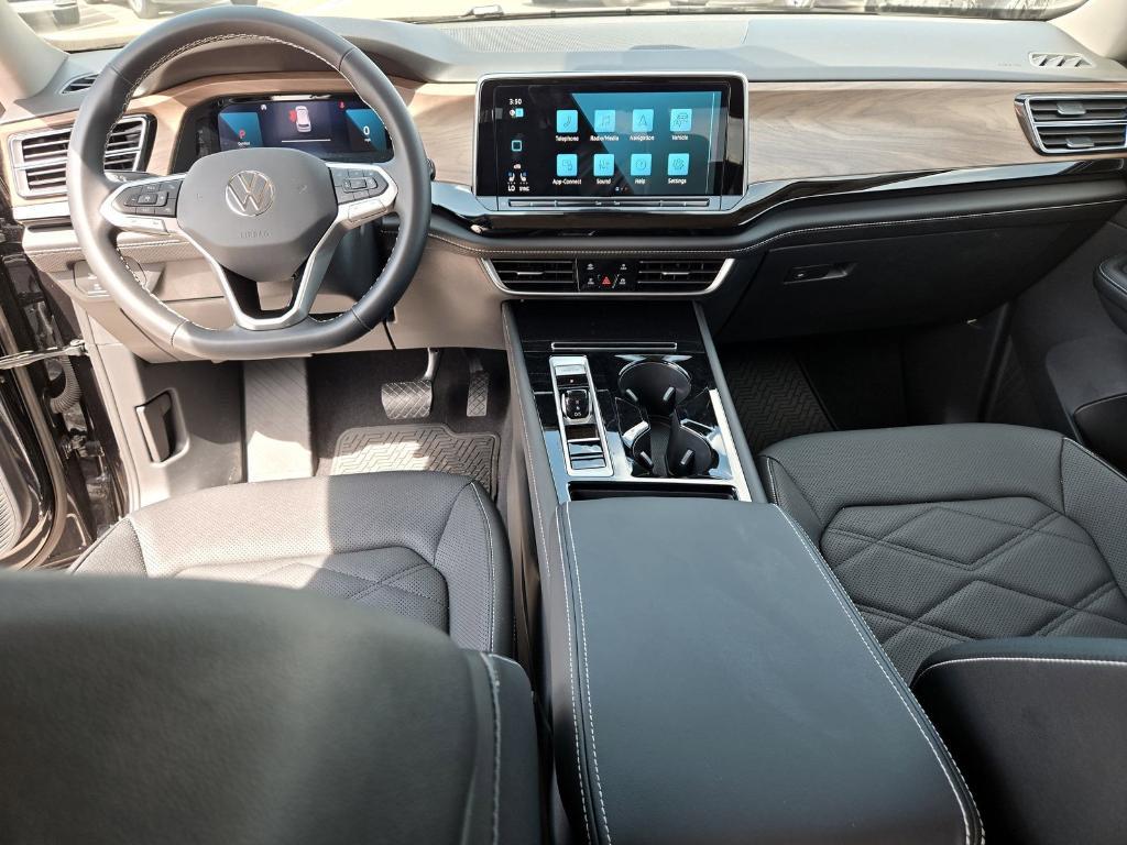 new 2024 Volkswagen Atlas car, priced at $33,418