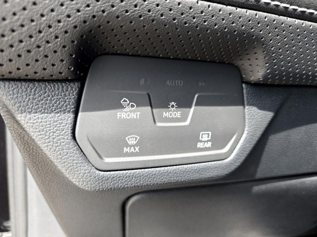 new 2024 Volkswagen Atlas car, priced at $33,418