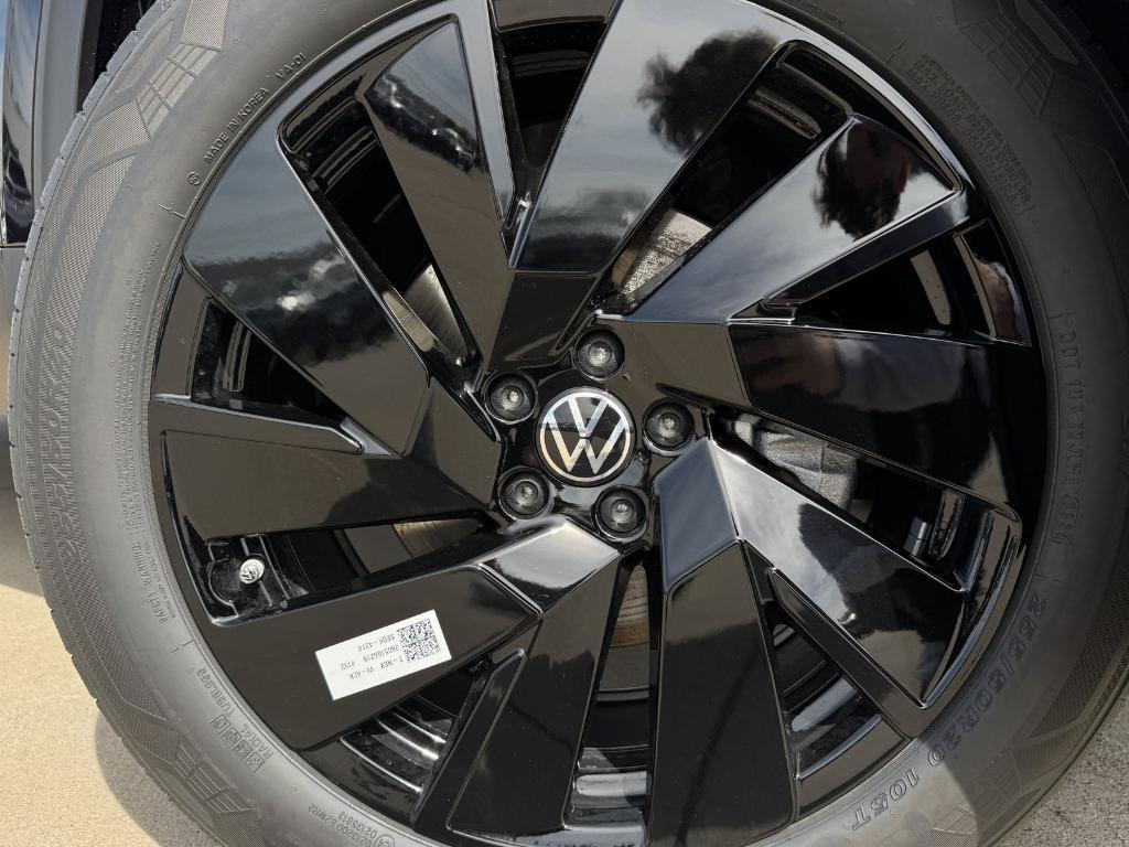 new 2026 Volkswagen Atlas car, priced at $41,255