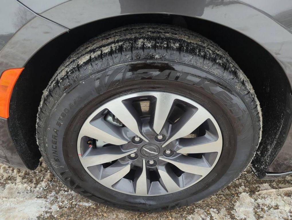 used 2022 Chrysler Pacifica Hybrid car, priced at $22,690