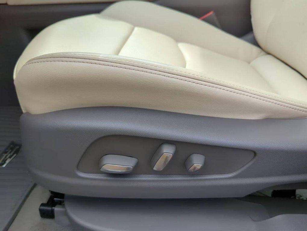 used 2024 Cadillac XT6 car, priced at $38,495