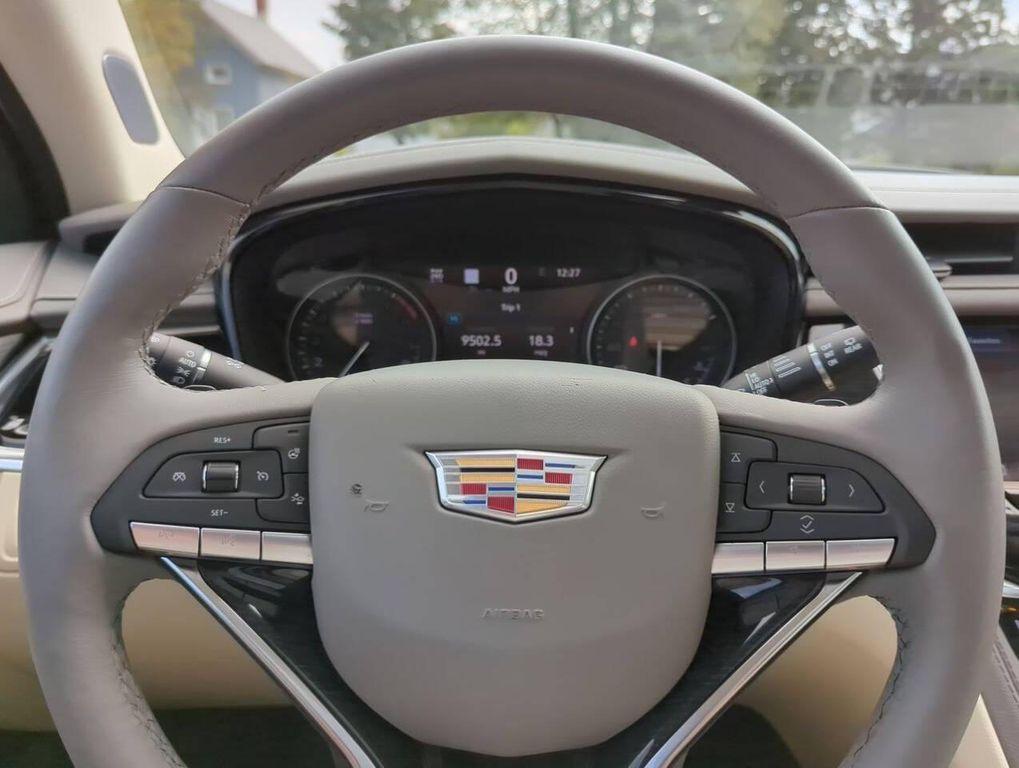 used 2024 Cadillac XT6 car, priced at $38,495