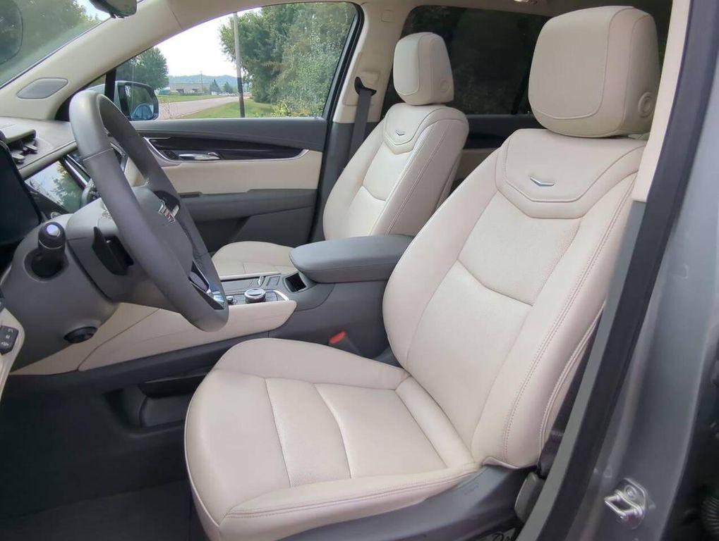 used 2024 Cadillac XT6 car, priced at $38,495