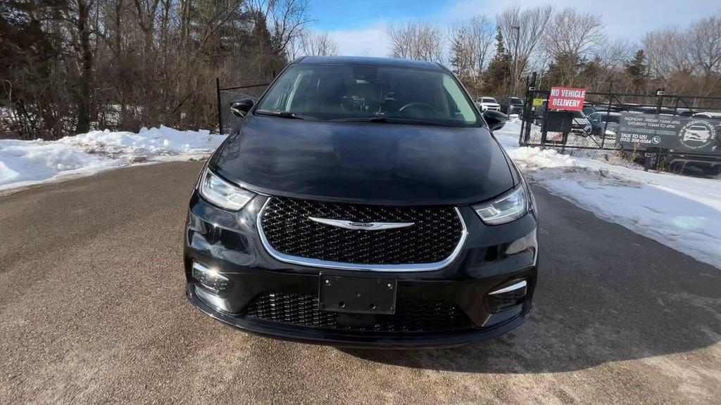 used 2024 Chrysler Pacifica Hybrid car, priced at $25,190