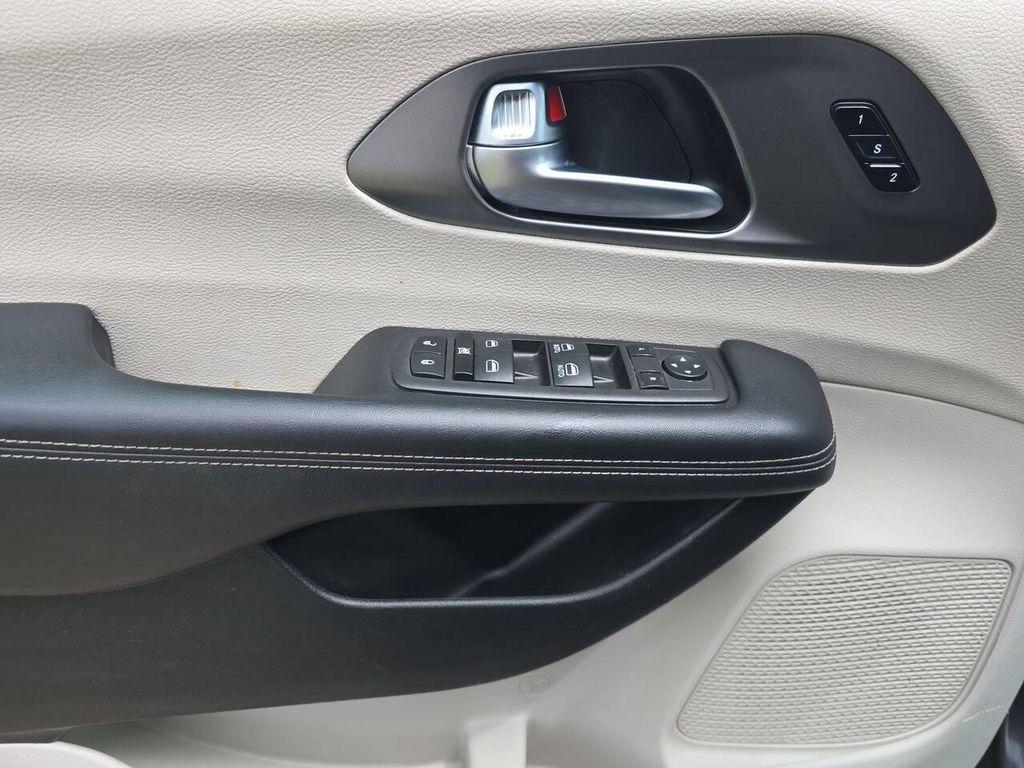 used 2023 Chrysler Pacifica car, priced at $34,695
