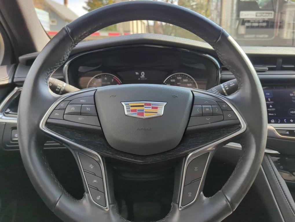 used 2021 Cadillac XT5 car, priced at $28,995