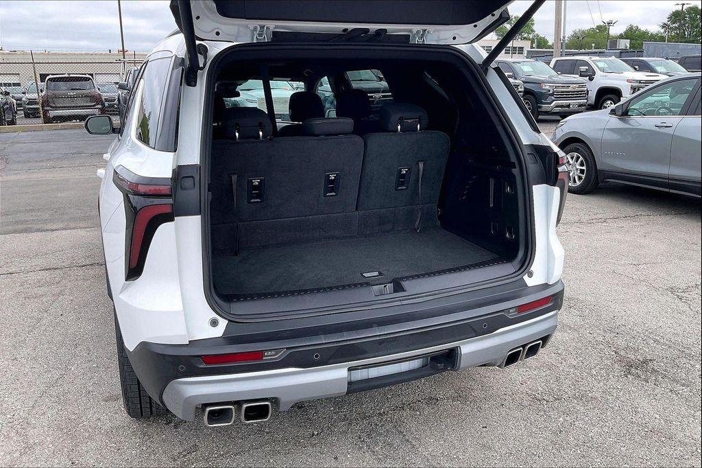 used 2024 Chevrolet Traverse car, priced at $31,000