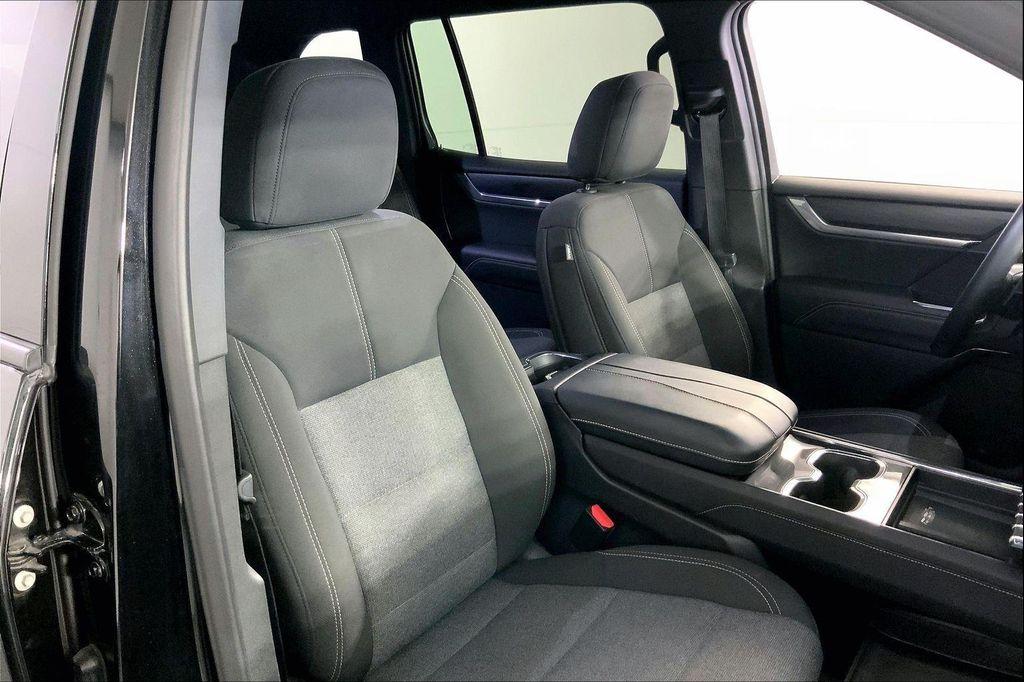 used 2025 GMC Acadia car, priced at $29,000