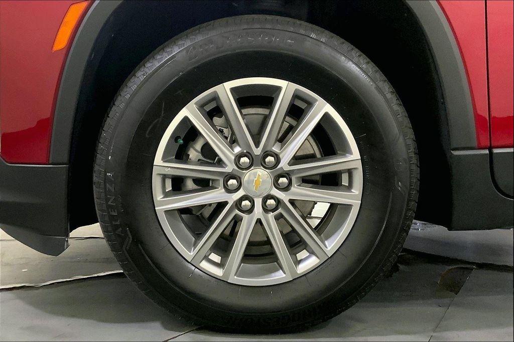 used 2023 Chevrolet Traverse car, priced at $22,725