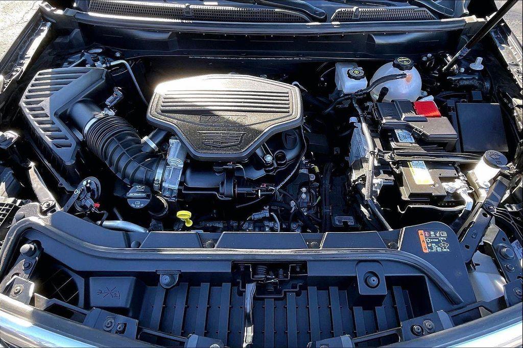 used 2025 Cadillac XT5 car, priced at $38,900