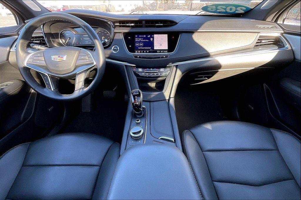 used 2025 Cadillac XT5 car, priced at $38,900
