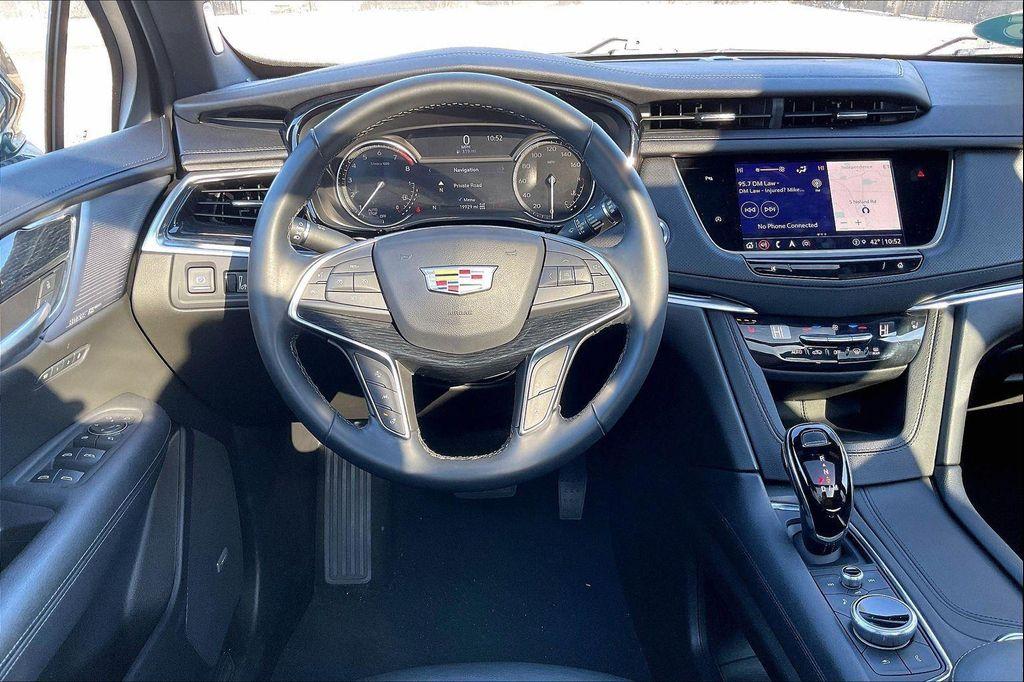 used 2025 Cadillac XT5 car, priced at $38,900