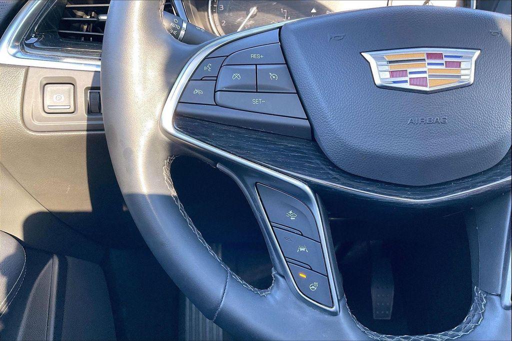 used 2025 Cadillac XT5 car, priced at $38,900