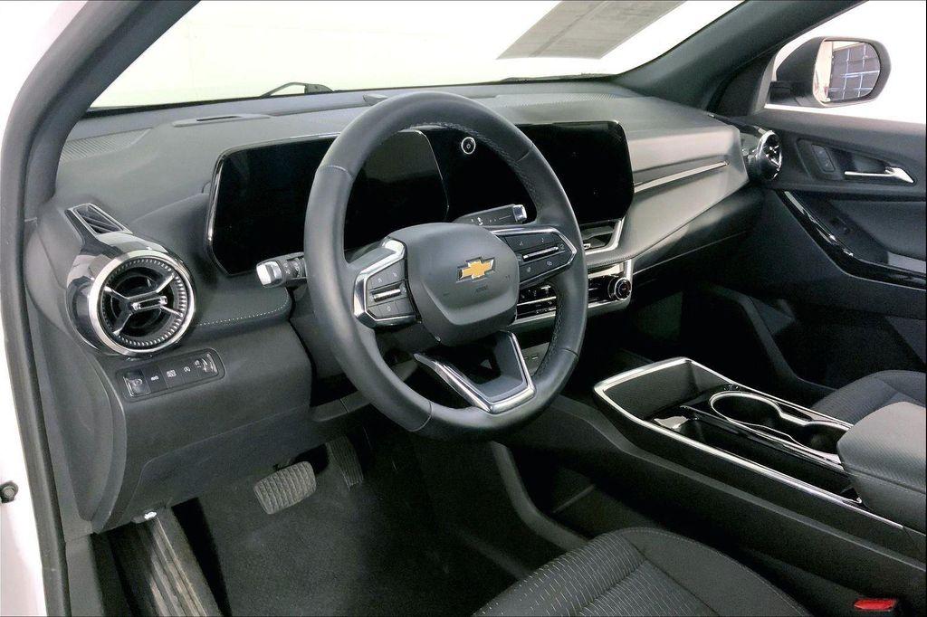 used 2025 Chevrolet Equinox car, priced at $26,900