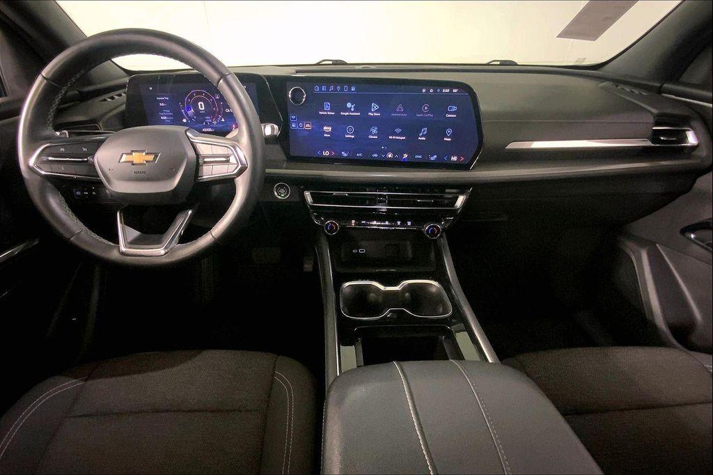 used 2024 Chevrolet Traverse car, priced at $32,900