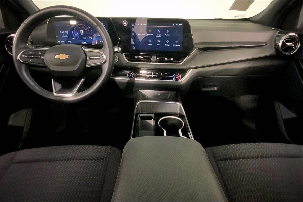 used 2025 Chevrolet Equinox car, priced at $26,900