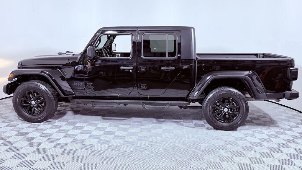 used 2023 Jeep Gladiator car, priced at $31,098