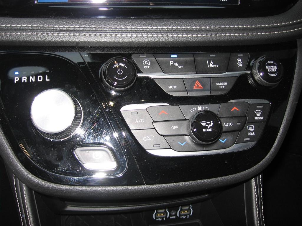 used 2025 Chrysler Pacifica car, priced at $38,475