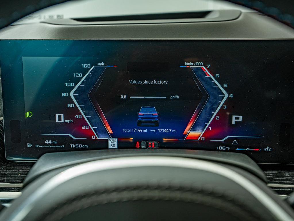 BMW X7 view 24