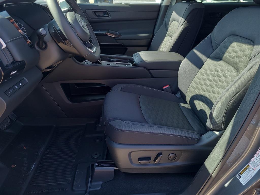 new 2025 Nissan Pathfinder car, priced at $33,114
