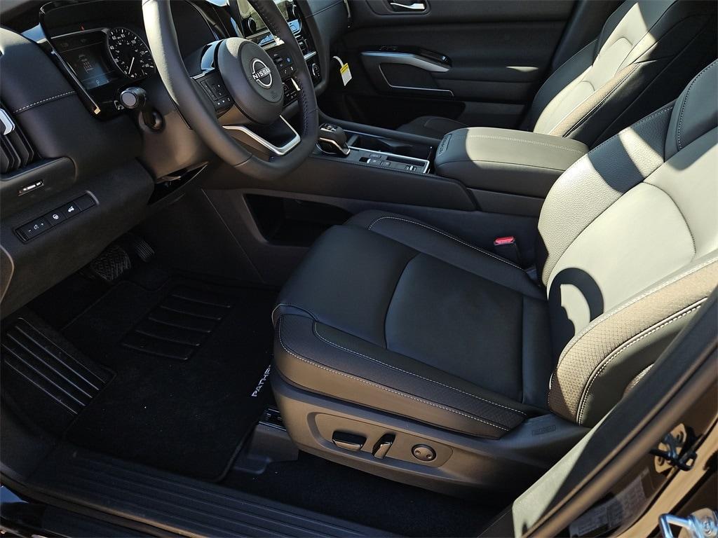 new 2025 Nissan Pathfinder car, priced at $35,634