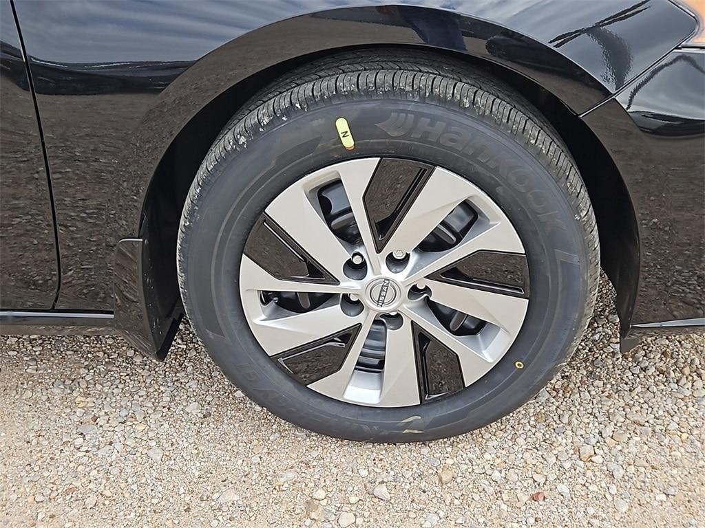 new 2025 Nissan Altima car, priced at $23,999