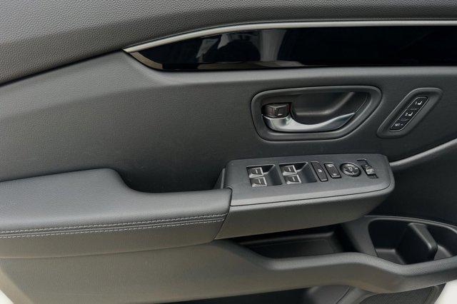 new 2025 Honda Pilot car, priced at $43,702