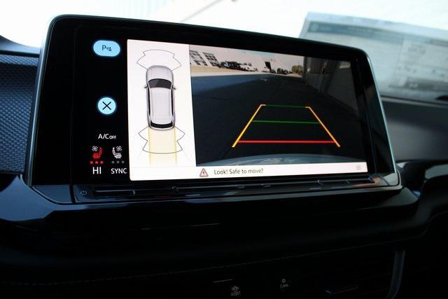 new 2026 Volkswagen Atlas Cross Sport car, priced at $49,127