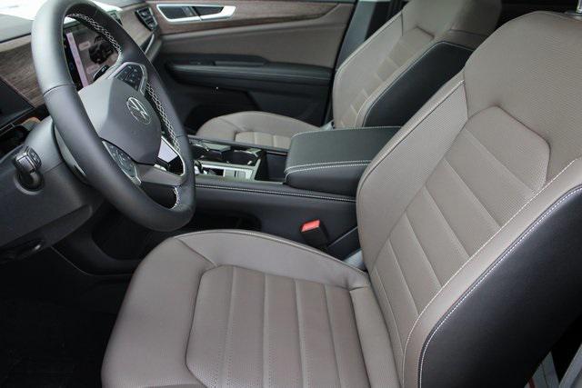 new 2025 Volkswagen Atlas car, priced at $45,801