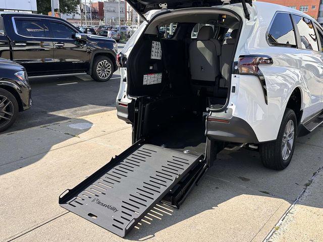 used 2026 Toyota Sienna car, priced at $75,174