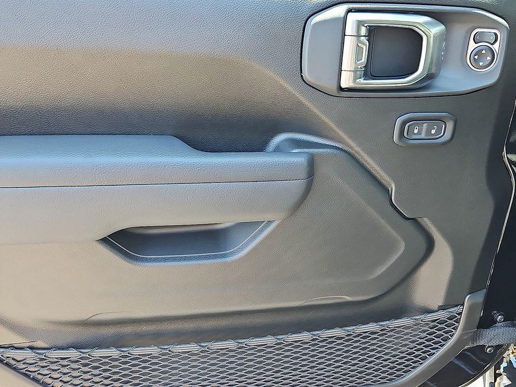 new 2025 Jeep Gladiator car, priced at $43,740